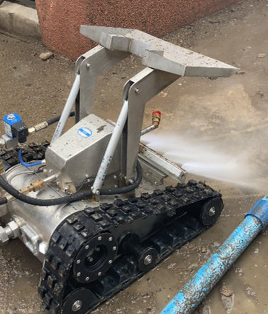 X6 livestock manure channels cleaning robot real picture 2.png