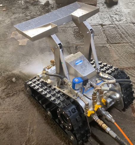 X6 livestock manure channels cleaning robot real picture 1.png
