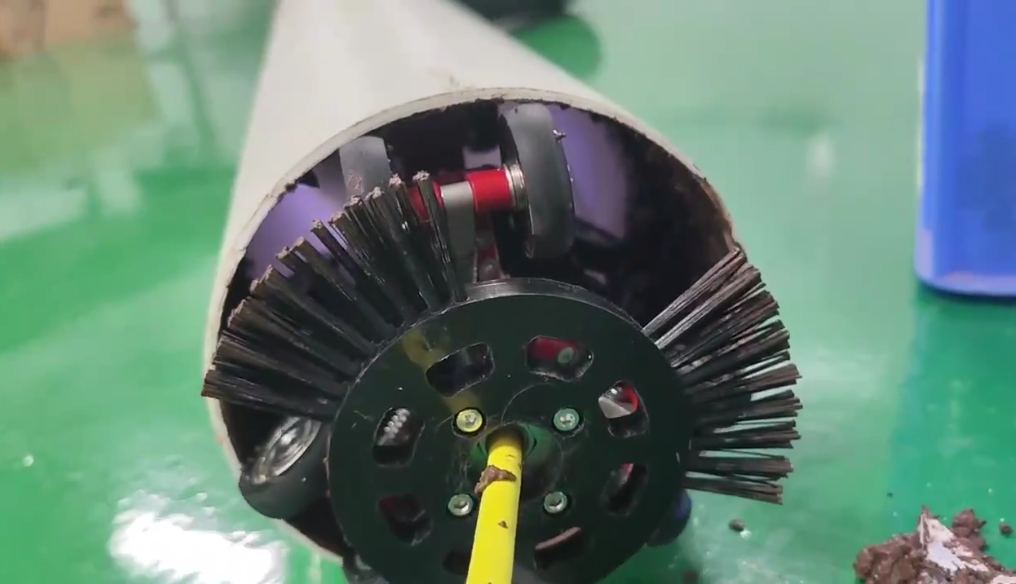 F200 cleaning display.png F200 cleaning way: brush clean.png