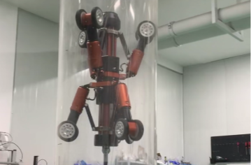 The F200 flexible pipeline robot effectively tackles inspection and cleaning in vertical pipelines and bend sections.​