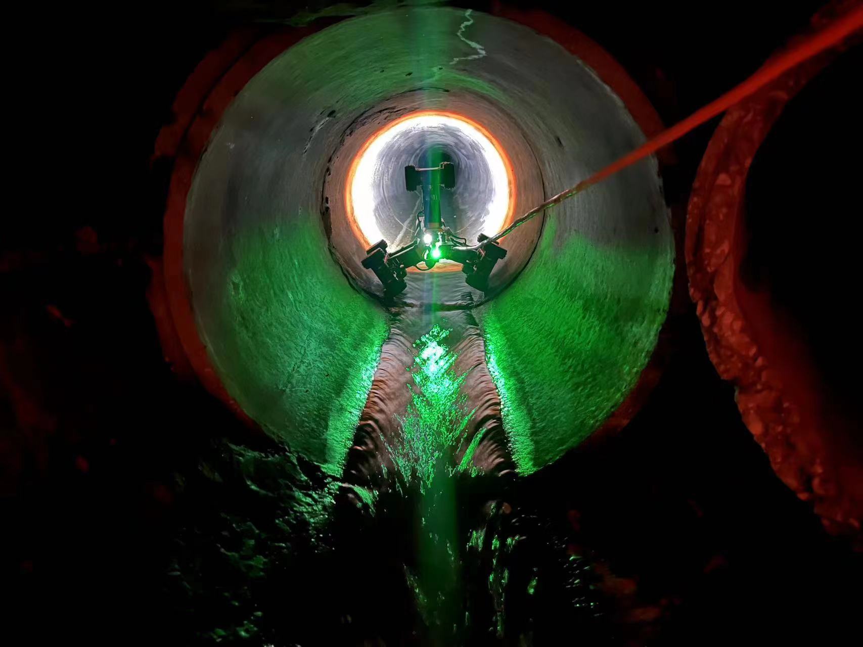 F200 works in dark environment because of LED lights and HD camera.jpg