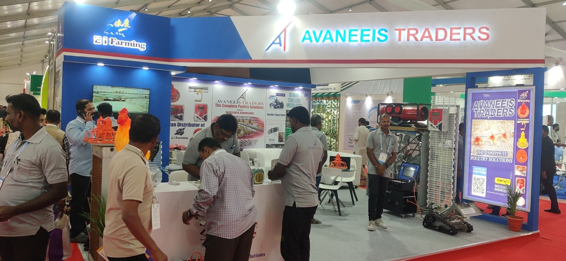 Avaneeis-Traders-RJ-BOT-Booth-Poultry-India-Expo-2025 Visitors crowding the Avaneeis Traders booth at Poultry India Expo 2025 in Hyderabad to see the RJ-BOT X6 manure cleaning robot.