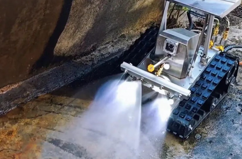 Introducing the X6 Ditch Cleaning Robot
