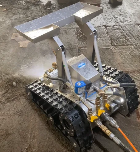 X6 livestock manure channels cleaning robot real picture 1.png X6 livestock manure channels cleaning robot real picture 1.png